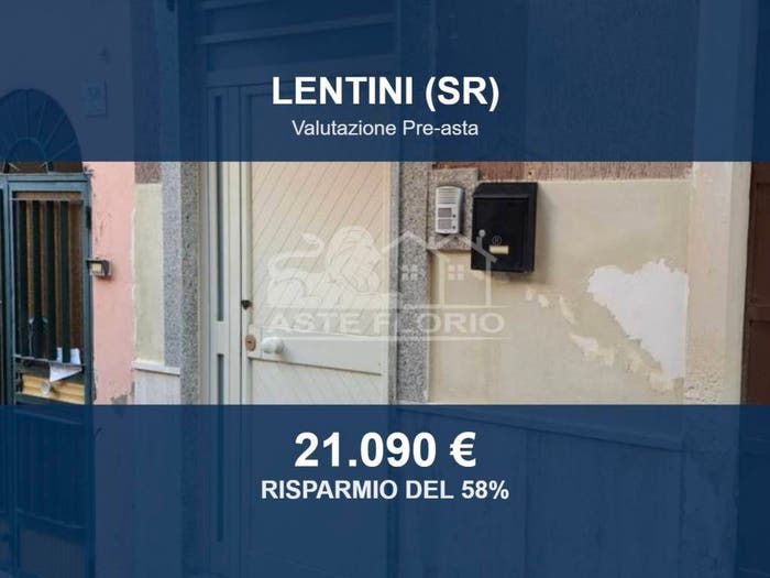 Casa con 6 locali in vendita in Via Foscolo, Lentini