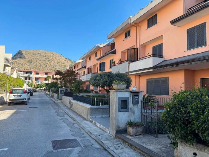 Casa con 6 locali in vendita in Via Carlo Coccia, San Clemente, Caserta