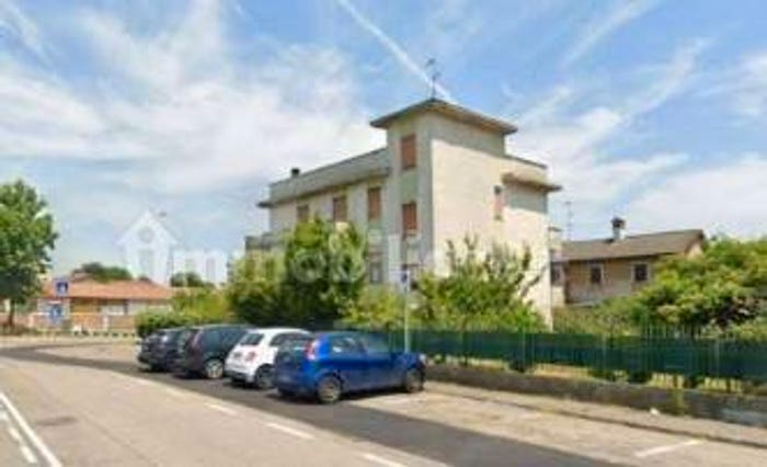 Appartamento quadrilocale in vendita in via Monte Grappa, Centro, Tribiano