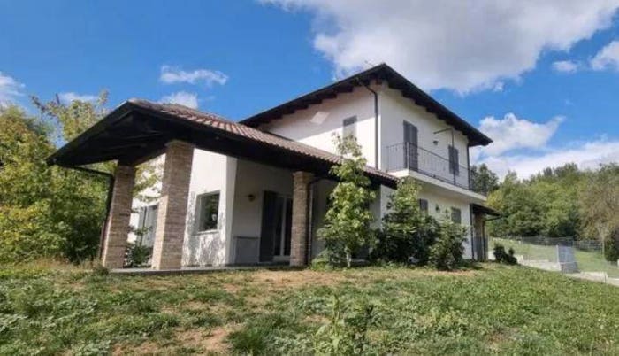 Casa con 5 locali in vendita in Str Castelletto, Centro, Bra