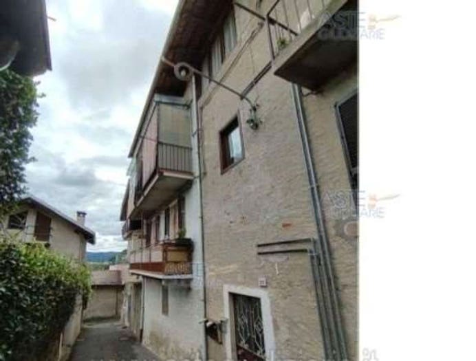 Appartamento con 6 locali in vendita in Via Sant'Anna, Centro, Borgosesia