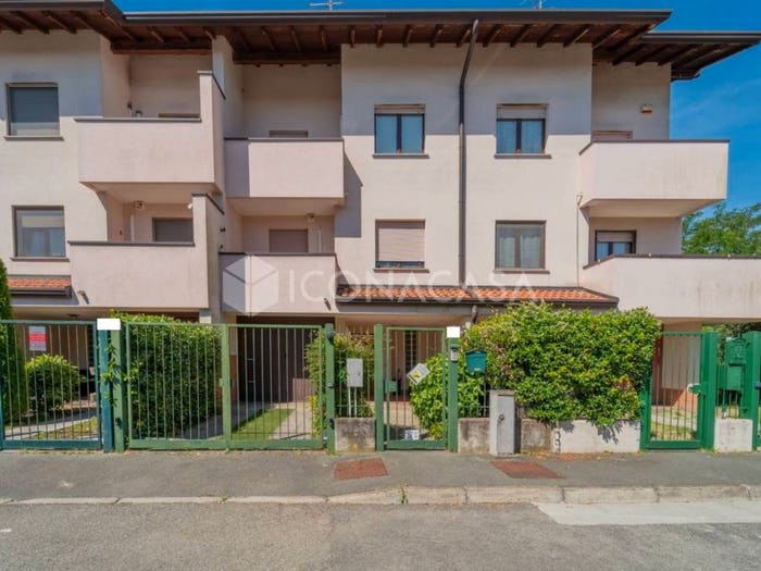 Casa quadrilocale in vendita in Via Santa Colomba, Parco Castello, Legnano