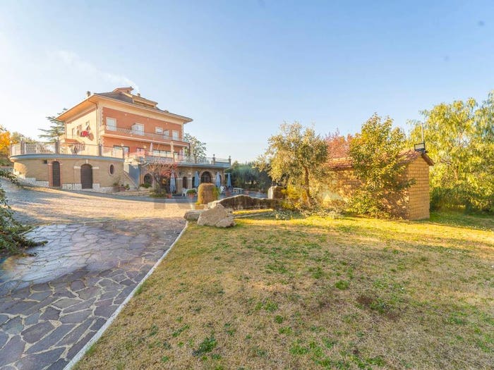 Casa con 6 locali in vendita in Via Pietra Porzia, Frascati
