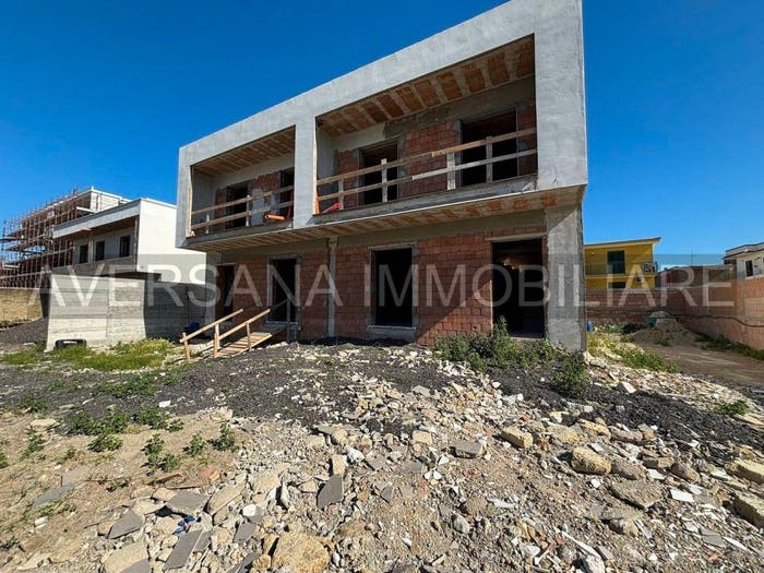 Casa quadrilocale in vendita in Via Giovanni Amendola, Parete
