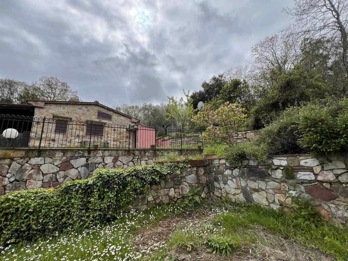 Casa bilocale in vendita in Sassetta