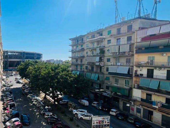 Appartamento trilocale in vendita in Via Giacomo Leopardi, Fuorigrotta, Napoli