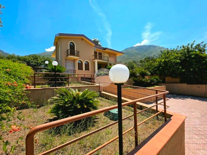 Casa con 6 locali in vendita in Via dei Gelsi, Praia a Mare