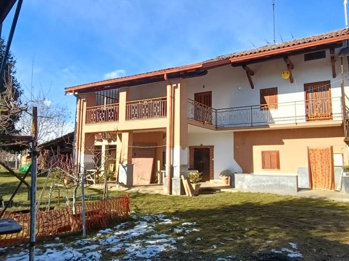 Casa quadrilocale in vendita in Via Ceresa, Busca