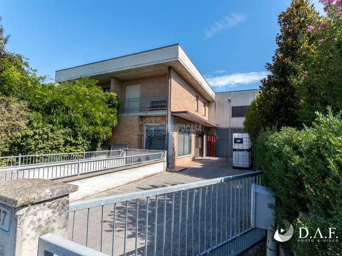 Casa trilocale in vendita in Via dell'Industria, Piumazzo, Castelfranco Emilia