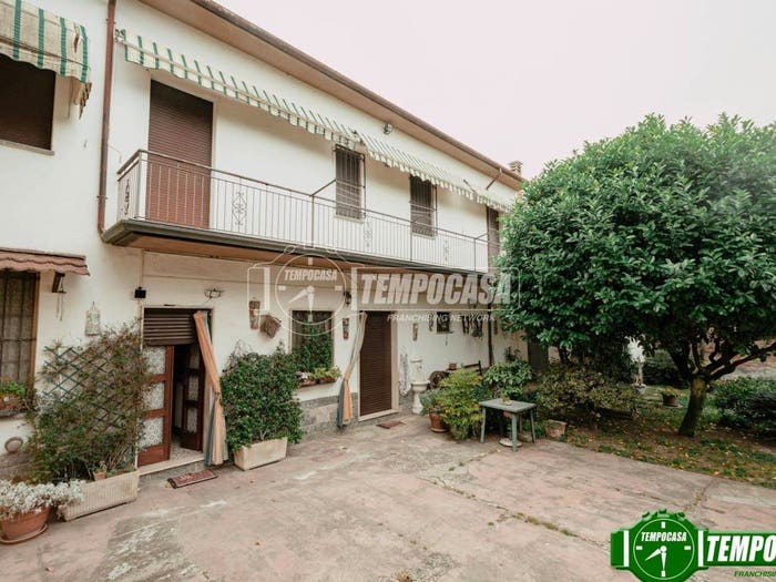 Casa con 6 locali in vendita in Piazza Vittorio Emanuele II, Centro, Corana