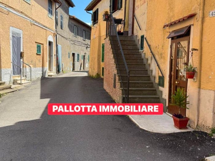 Appartamento trilocale in vendita in Via Pianora, Capodimonte