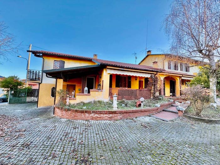 Casa con 6 locali in vendita in Via Vittorio Emanuele, Centro, Salmour