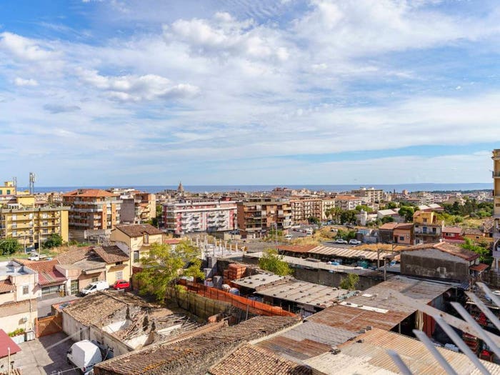 Appartamento quadrilocale in vendita in Via Ammiraglio Caracciolo, Rapisardi, Catania