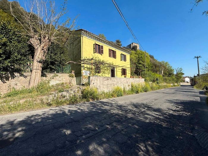 Casa con 5 locali in vendita in Strada Provinciale Vasanellese, Centro, Orte