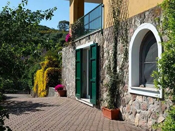 Casa con 12 locali in vendita in Imperia