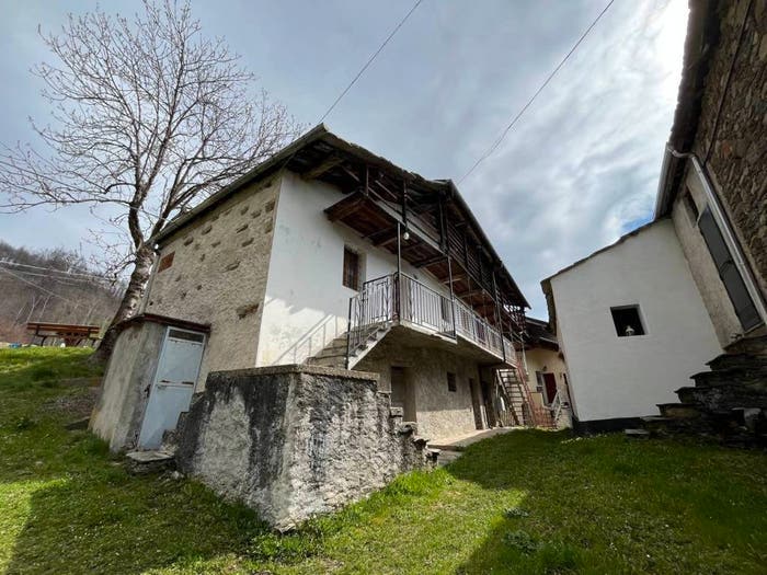 Casa con 6 locali in vendita in Borgata Pellenchi, Pramollo