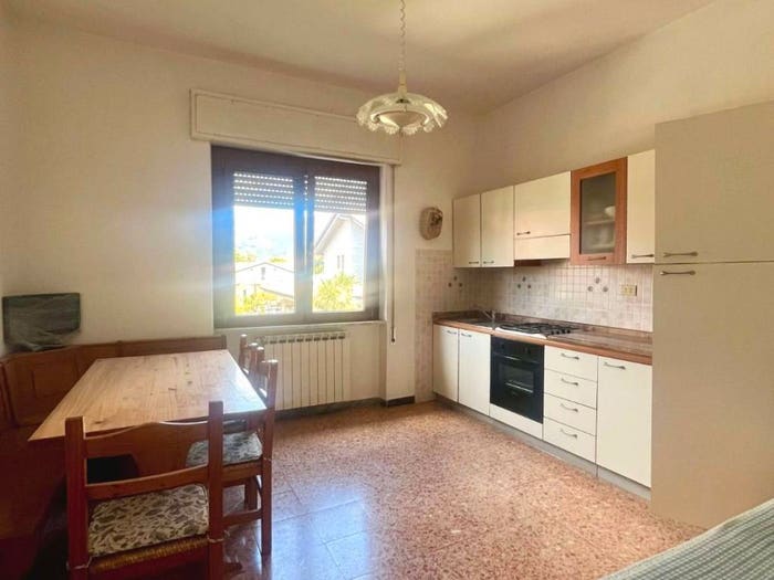 Appartamento bilocale in vendita in Marina di Massa Centro, Massa