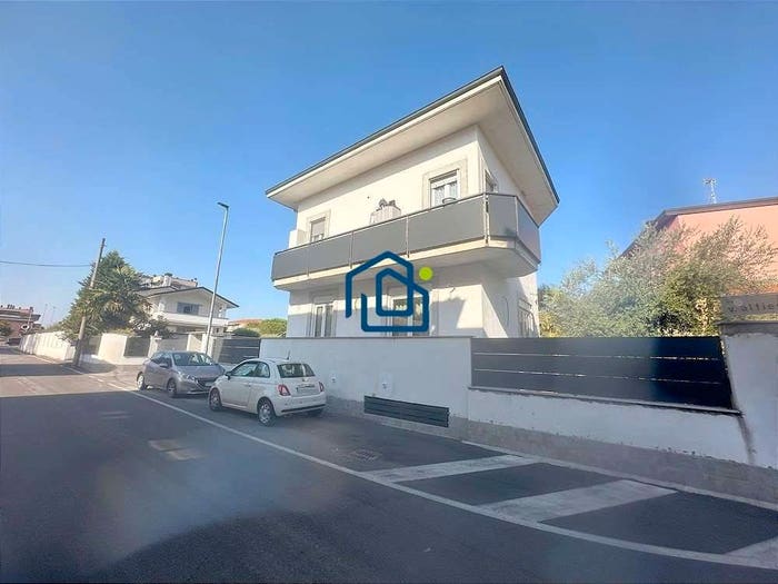 Casa quadrilocale in vendita in via Alfieri, Centro, Arluno