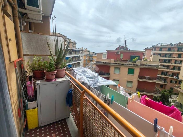 Appartamento quadrilocale in vendita in Via la Spezia, Sampierdarena, Genova