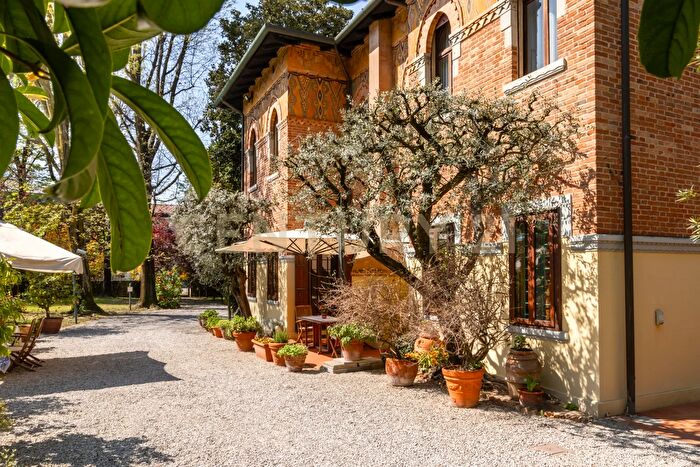 Casa con 17 locali in vendita in Via Paolo Nani, Treviso
