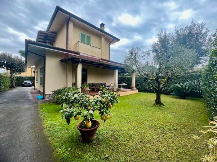 Casa con 5 locali in vendita in Via Raffaele De Grada, Vittoria Apuana, Forte dei Marmi