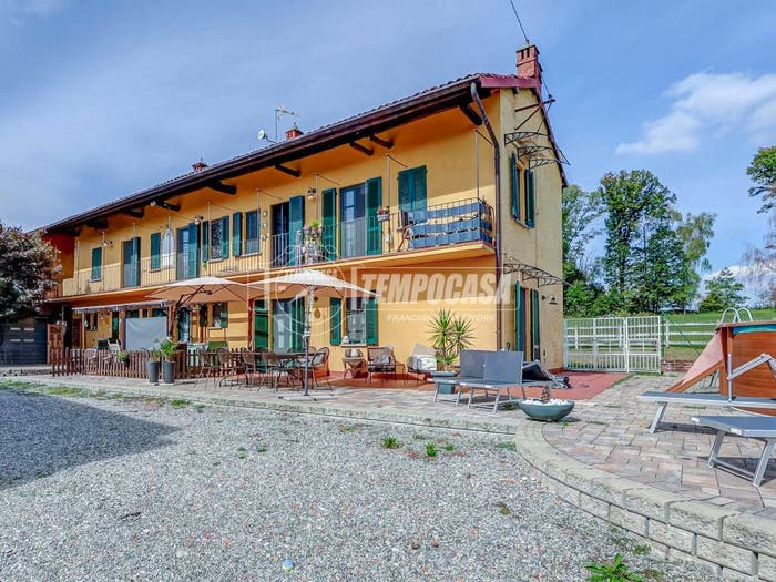 Casa con 5 locali in vendita in Via Dicembre, Divignano