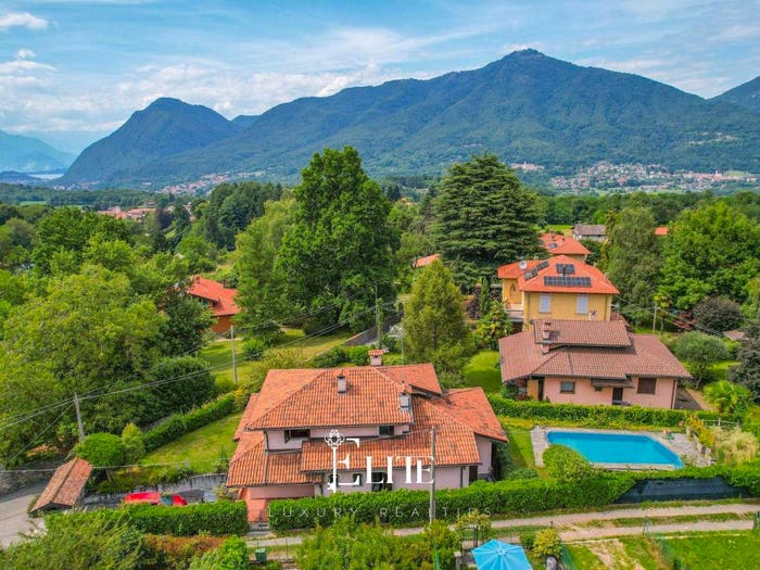 Casa con 6 locali in vendita in Via Nino Bixio, Orino