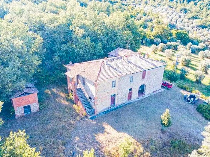 Casa con 6 locali in vendita in Bucine