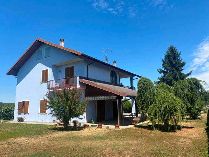 Casa con 6 locali in vendita in Via Giovanni Piumati, Bra