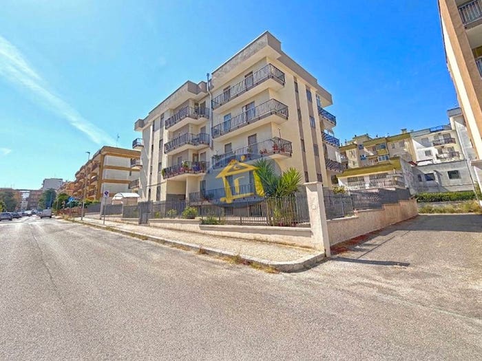 Appartamento con 5 locali in vendita in Via Fratelli Morea, Putignano