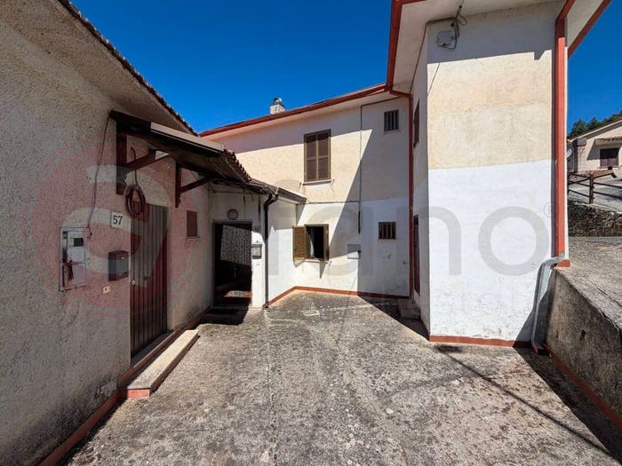 Casa con 6 locali in vendita in Via Fraioli, Rocca d'Arce