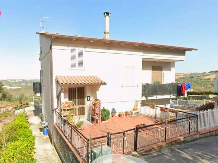 Casa con 6 locali in vendita in VIA SALETTO, Centro, Montappone
