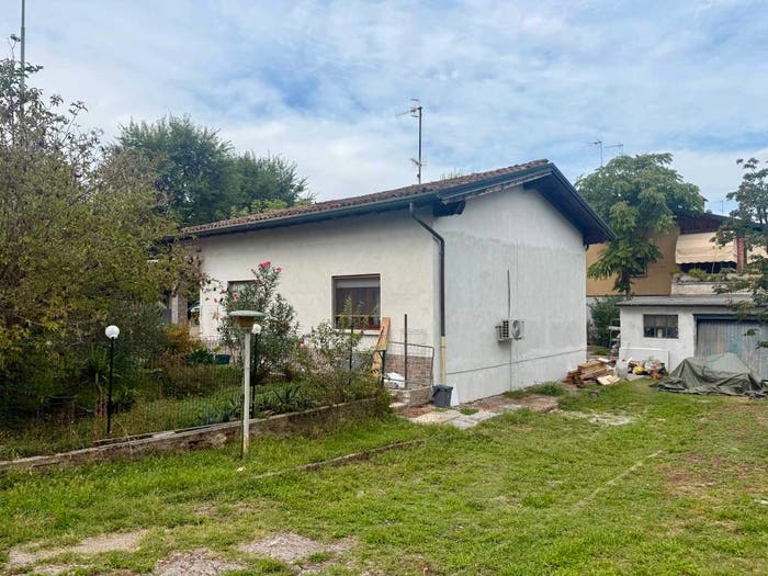 Casa quadrilocale in vendita in Via Luigi Pirandello, Fascia D'Oro, Montichiari