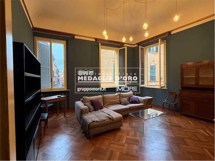 Appartamento quadrilocale in vendita in corso Canalchiaro, Centro Storico, Modena