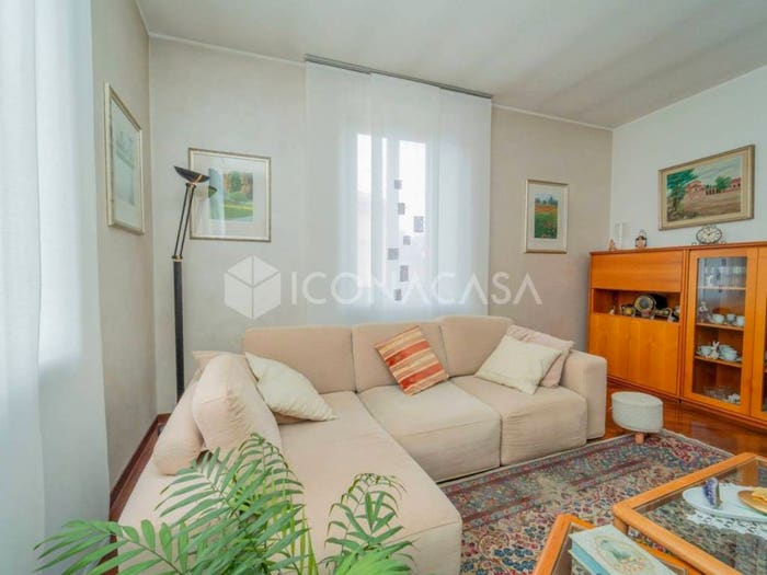 Appartamento trilocale in vendita in Via Carlo Cattaneo, Flora, Legnano