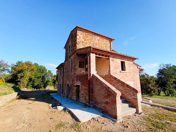 Casa con 6 locali in vendita in Lucignano