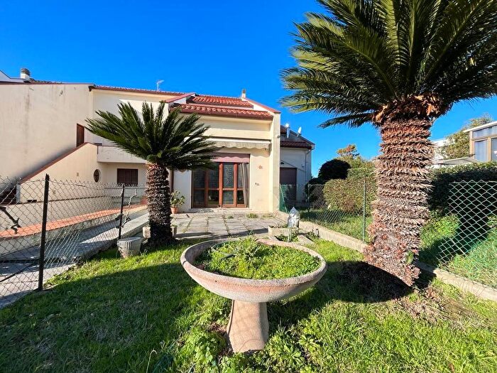 Appartamento quadrilocale in vendita in Via delle Gardenie, Pisa