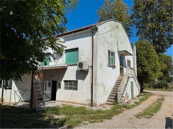 Appartamento con 6 locali in vendita in Via virgigliana, Centro, Bondeno