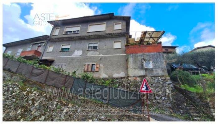 Appartamento con 6 locali in vendita in Via Ruga dei Chiodi Fibbiano LU Italia, Camaiore Paese, Camaiore