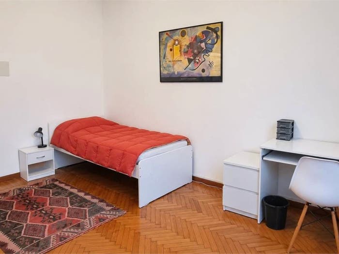 Appartamento quadrilocale in vendita in Piazza Pietro Frattini, Giambellino, Milano