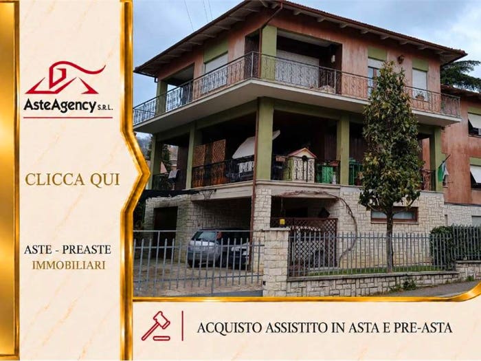 Appartamento con 6 locali in vendita in VIA EMANUELE LENA, Centro, Tolentino