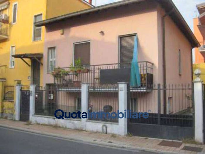 Casa quadrilocale in vendita in Via Cremona, Centro, Rozzano
