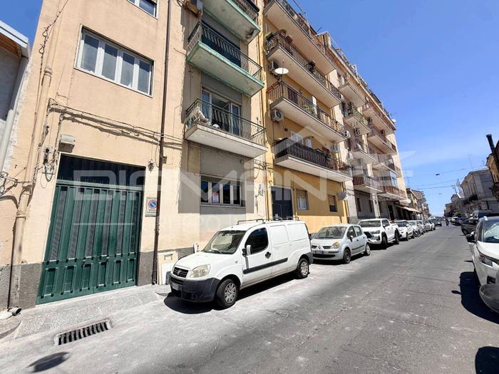 Appartamento trilocale in vendita in Via Vezzosi, Picanello, Catania