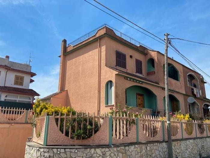 Casa quadrilocale in vendita in Via Michelangelo Buonarroti, Villaggio Giornalisti Poggio, Anzio