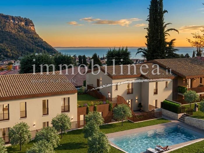 Appartamento trilocale in vendita in via Cimabue, Garda