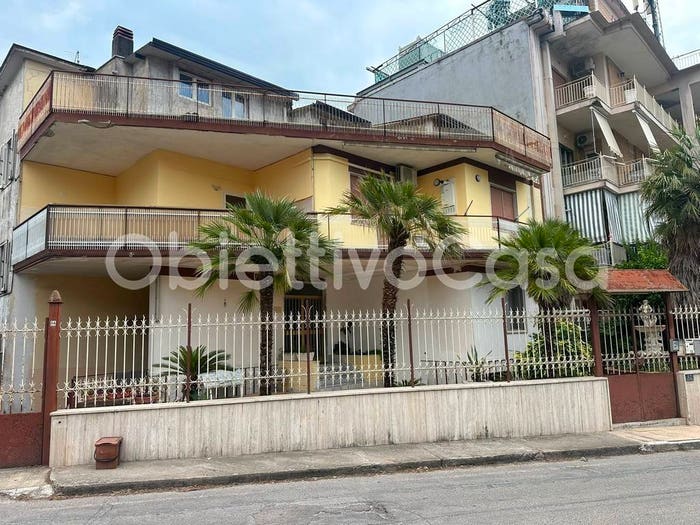 Appartamento trilocale in vendita in Via Gennaro Papa, San Leucio Briano, Caserta