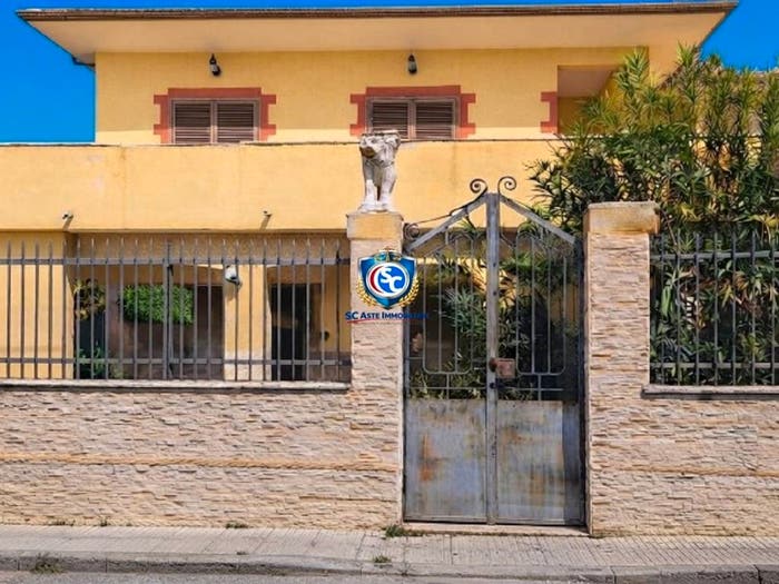 Casa con 6 locali in vendita in Viale Lago d'Orta, Bagnara Destra Volturno, Castel Volturno