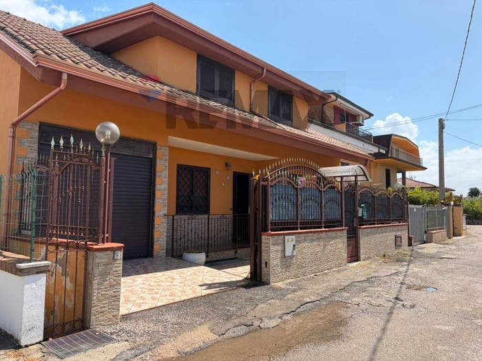 Casa con 6 locali in vendita in Centro, Minturno