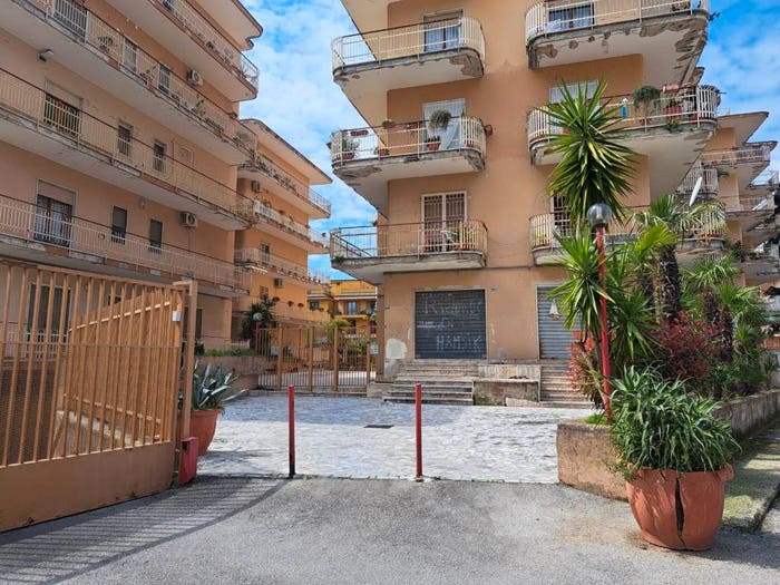 Appartamento con 6 locali in vendita in Via Roma, Centro, Maddaloni