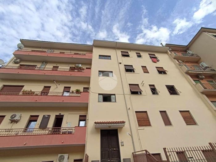 Appartamento trilocale in vendita in Via Tommaso Arnoni, Acquedotto, Cosenza